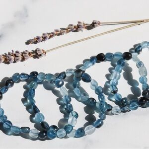 Gradient Aquamarine Crystal Stretch Bracelet 7mm irregular beads